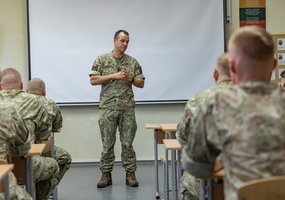 Į tarnybą Lietuvos kariuomenėje atvyko beveik 250 NPPKT ir 50 aktyviojo rezervo karių - 8