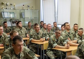 Į tarnybą Lietuvos kariuomenėje atvyko beveik 250 NPPKT ir 50 aktyviojo rezervo karių - 9