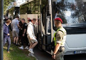 Tarnybą Lietuvos kariuomenėje savo noru pasirinko beveik 350 jaunuolių - 3
