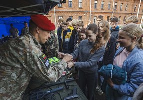 Į Inžinerijos batalioną sugužėjo tūkstančiai mažų ir didelių smalsuolių - 12
