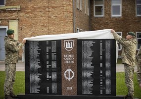 Karaliaus Mindaugo husarų batalione atidengta pirmoji atminimo lenta, žuvusiems Nepriklausomybės... - 1