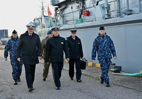 Karinėse jūrų pajėgose Lenkijos Respublikos karinių jūrų pajėgų kontradmirolo Jaroslavo... - 1
