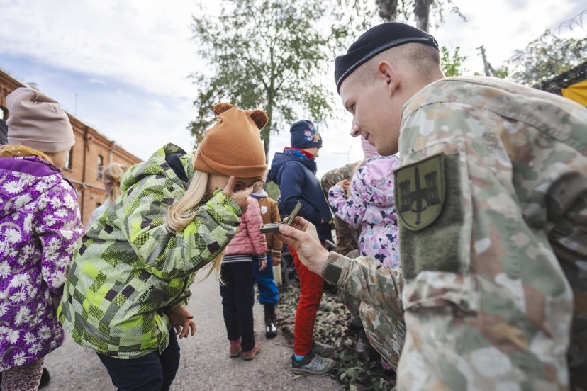 Į Inžinerijos batalioną sugužėjo tūkstančiai mažų ir didelių smalsuolių