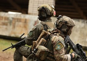 Pratybos Lietuvoje: iš 6 kilometrų aukščio bombas metė JAV bombonešiai ir Italijos naikintuvai,... - 3
