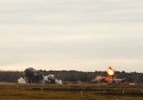 Pratybos Lietuvoje: iš 6 kilometrų aukščio bombas metė JAV bombonešiai ir Italijos naikintuvai,... - 8