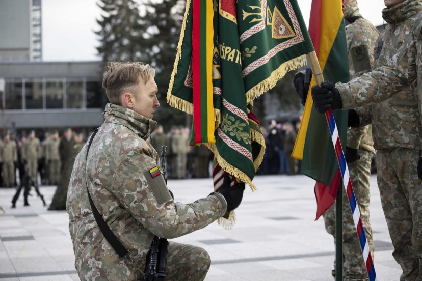 Karaliaus Mindaugo husarų bataliono jaunieji kariai prisiekė Tėvynei