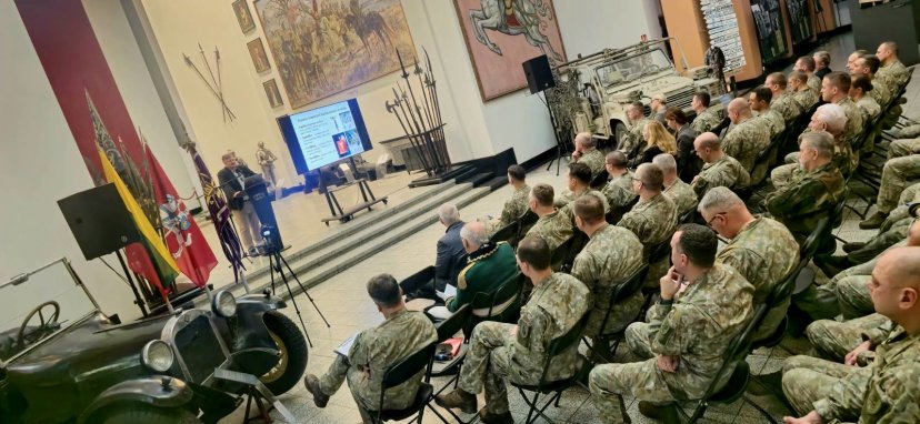 Baigėsi Sausumos pajėgų karo istorijos konferencija „Kariuomenės vėliavos, skiriamieji ženklai ir...