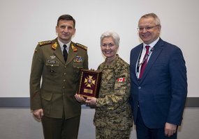 Lietuvos kariuomenės vadas Vankuveryje susitiko su Kanados kariuomenės vade, JAV specialiųjų... - 2