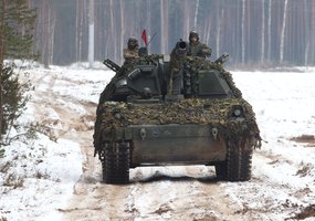 Pirmą kartą Nuolatinės privalomosios pradinės karo tarnybos kariai atliko kovinius šaudymus iš... - 1
