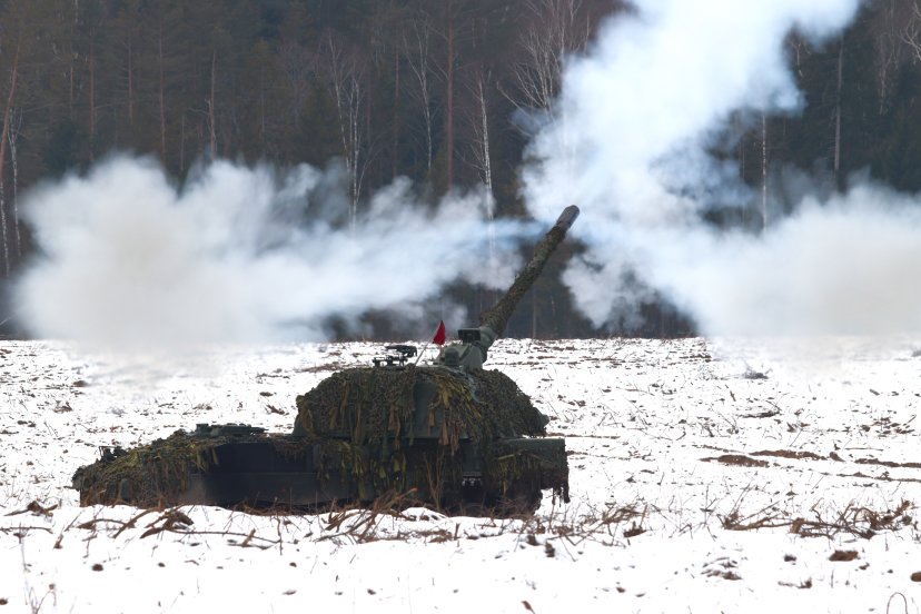 Pirmą kartą Nuolatinės privalomosios pradinės karo tarnybos kariai atliko kovinius šaudymus iš...