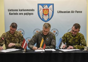 Trijų Baltijos, Šiaurės šalių ir Lenkijos Karinių oro pajėgų vadų ir vyriausiųjų puskarininkių... - 1