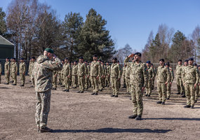 Kairių poligone iškelta Portugalijos rotacinių pajėgų vėliava  - 1