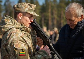 Lietuvos Respublikai Kazlų Rūdoje prisiekė beveik 200 nuolatinės privalomosios pradinės karo... - 6