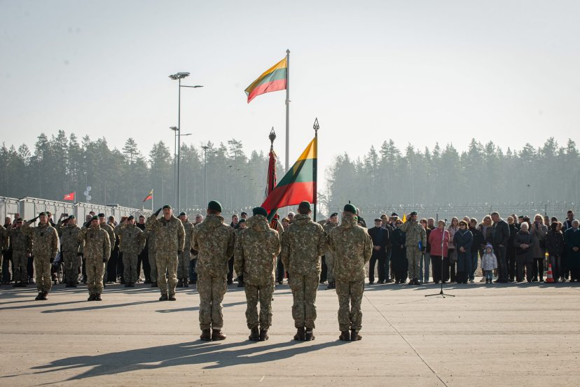 Lietuvos Respublikai Kazlų Rūdoje prisiekė beveik 200 nuolatinės privalomosios pradinės karo...