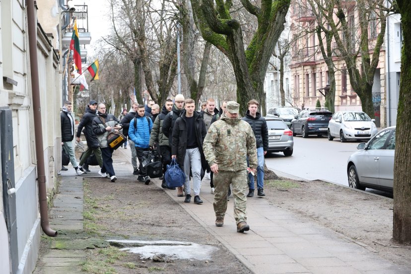 Nuolatinę privalomąją pradinę karo tarnybą Lietuvos kariuomenėje pradėjo 155 jaunuoliai