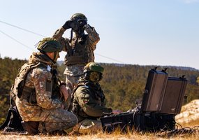 Pratybų  „Gintarinė strėlė 2025“ metu treniruotasi atremti bepiločių orlaivių ataką - 4