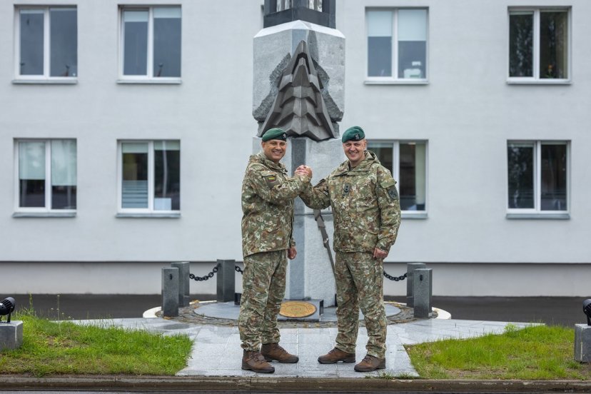 Vadų pasikeitimo ceremonija Algirdo batalione: perduota vėliava ir atsakomybė 