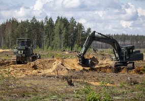 Pabradės poligone inžinieriai simuliuoja rusišką artileriją: testuojamas naujai įrengiamų gynybos... - 3