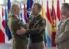 Gen. ltn. Remigijus Baltrėnas pradėjo vykdyti NATO tarptautinio karinio štabo generalinio... - 5
