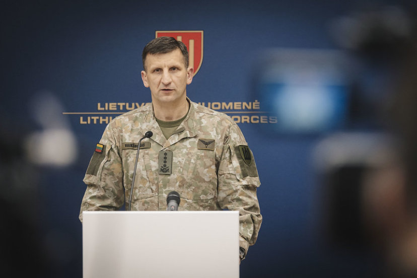 Vieneri metai Lietuvos kariuomenės vado pozicijoje: generolo Raimundo Vaikšnoro vertinimas