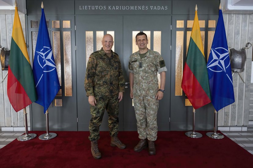 Lietuvos kariuomenės vado ir NATO Jungtinės pajėgų vadavietės Brunsume vado susitikimo pagrindinė...