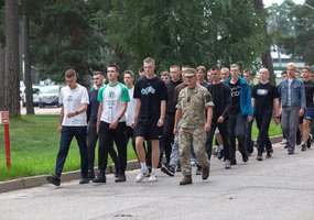 Lietuvos kariuomenėje tarnybą pradėjo per 200 jaunuolių - 2