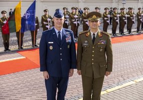 Chief of Defence General Raimundas Vaikšnoras discussed security with Supreme Allied Commander... - 2