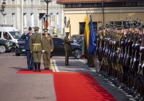 Chief of Defence General Raimundas Vaikšnoras discussed security with Supreme Allied Commander... - 1