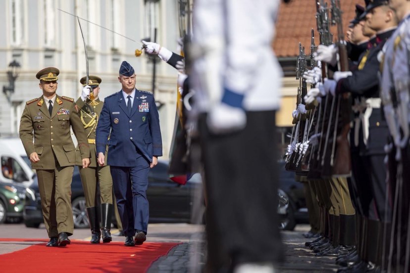 Chief of Defence General Raimundas Vaikšnoras discussed security with Supreme Allied Commander...