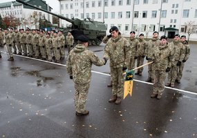 Lietuvos kariuomenės Generolo Romualdo Giedraičio artilerijos batalionui vadovauti pradeda plk.... - 5