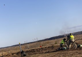 Pratybose Pabradės poligone skirtingomis ginklų sistemomis treniruotasi numušinėti oro taikinius - 5