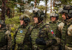 Lietuvos kariuomenės vadas Suomijoje aptarė rezervo rengimą, komendantūrų sistemą ir NATO... - 1