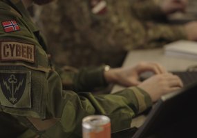 Baigėsi tarptautinės kibernetinės gynybos pratybos „Gintarinė migla 2025“ - 1