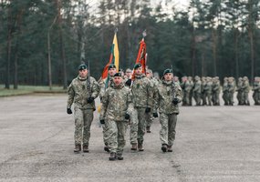 Mokomajame pulke prisiekė per 370 nuolatinės privalomosios pradinės karo tarnybos karių - 5