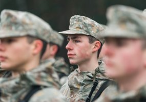 Mokomajame pulke prisiekė per 370 nuolatinės privalomosios pradinės karo tarnybos karių - 6