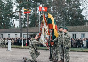Mokomajame pulke prisiekė per 370 nuolatinės privalomosios pradinės karo tarnybos karių - 1