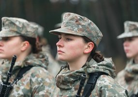 Mokomajame pulke prisiekė per 370 nuolatinės privalomosios pradinės karo tarnybos karių - 4