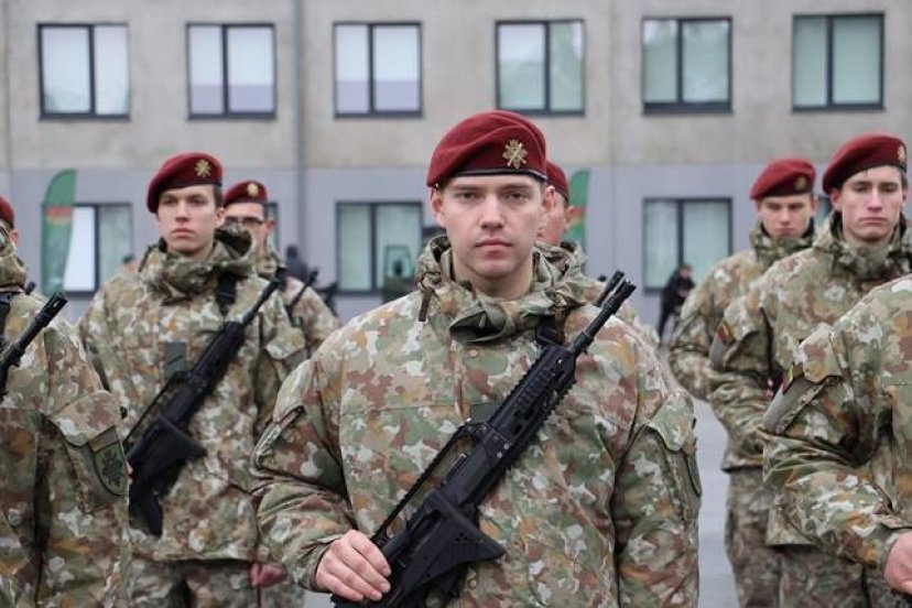 Lietuvos Respublikai prisiekė paskutiniai kariai savanoriai šiais metais