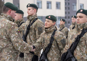 Prisiekė pirmieji 1-osios divizijos savanoriškos nenuolatinės karo tarnybos kariai - 6