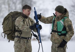 Psichofizinis rengimas Lietuvos kariuomenėje: Inžinieriai treniravosi, ką daryti įlūžus į ledinį... - 1