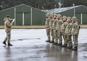 Prisiekė pirmieji 1-osios divizijos savanoriškos nenuolatinės karo tarnybos kariai - 12