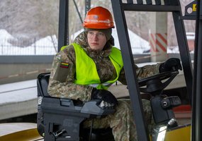 Privalomosios pradinės karo tarnybos kariai Logistikos valdybos vienetuose įgijo ne tik karybos... - 4