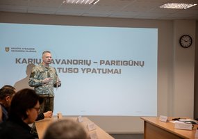 Sausumos pajėgų, KASP ir Karo komendantūrų valdybos vadovybė su statutinių institucijų atstovais... - 2