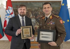 Lietuvos kariuomenė ir LTG grupė pasirašė bendradarbiavimo sutartį - 3
