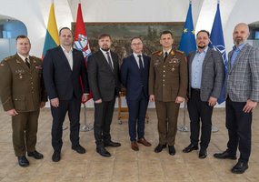 Lietuvos kariuomenė ir LTG grupė pasirašė bendradarbiavimo sutartį - 4