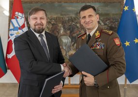 Lietuvos kariuomenė ir LTG grupė pasirašė bendradarbiavimo sutartį - 2