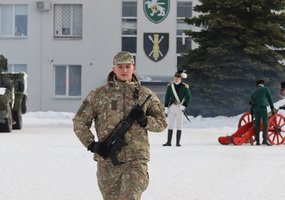 Generolo Romualdo Giedraičio artilerijos batalione prisiekė pradinės privalomosios karo tarnybos... - 4