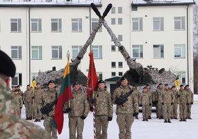 Generolo Romualdo Giedraičio artilerijos batalione prisiekė pradinės privalomosios karo tarnybos... - 1