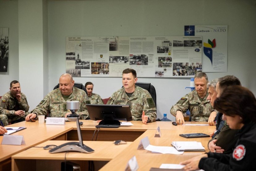 Sausumos pajėgų, KASP ir Karo komendantūrų valdybos vadovybė su statutinių institucijų atstovais...