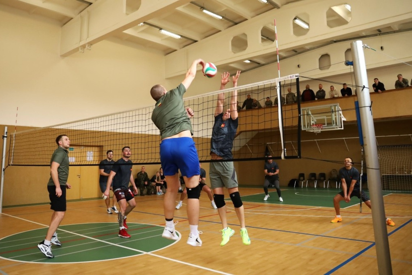Prasidėjo tradicinis tinklinio turnyras Gynybos Štabo viršininko taurei laimėti